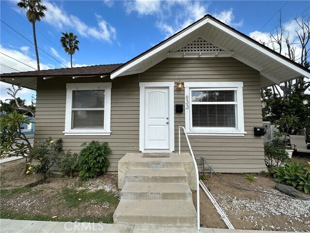 Building Photo - 633 W Maple Ave
