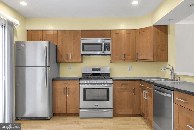 Building Photo - 7222 Lensfield Ct