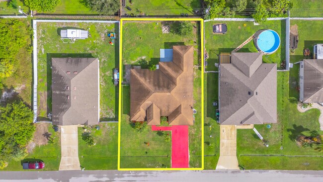 Building Photo - 729 SW Sardinia Ave