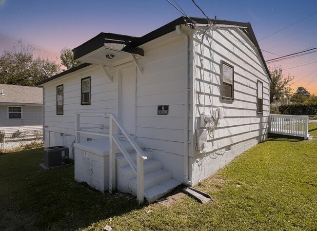 Building Photo - 1701 Franklin Ave