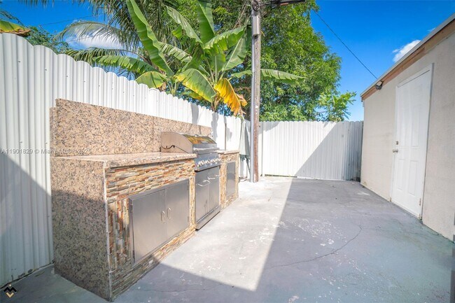 Building Photo - 12615 E Randall Park Dr