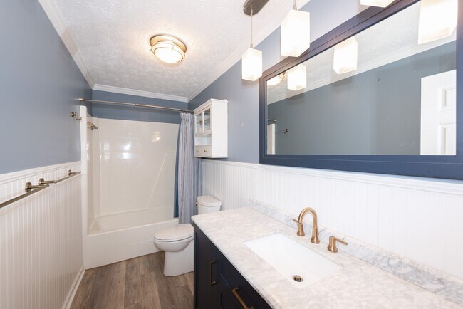 Building Photo - 5936 Clearbrook Dr