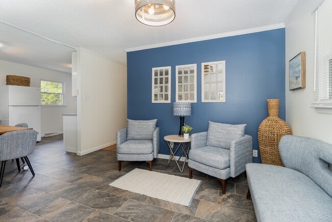 Building Photo - 205 Sunset Dr