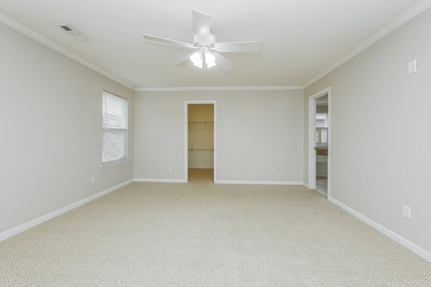 Building Photo - 136 Maple Hill Dr