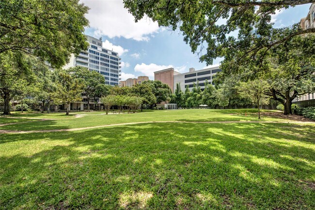 Building Photo - 2701 Westheimer Rd