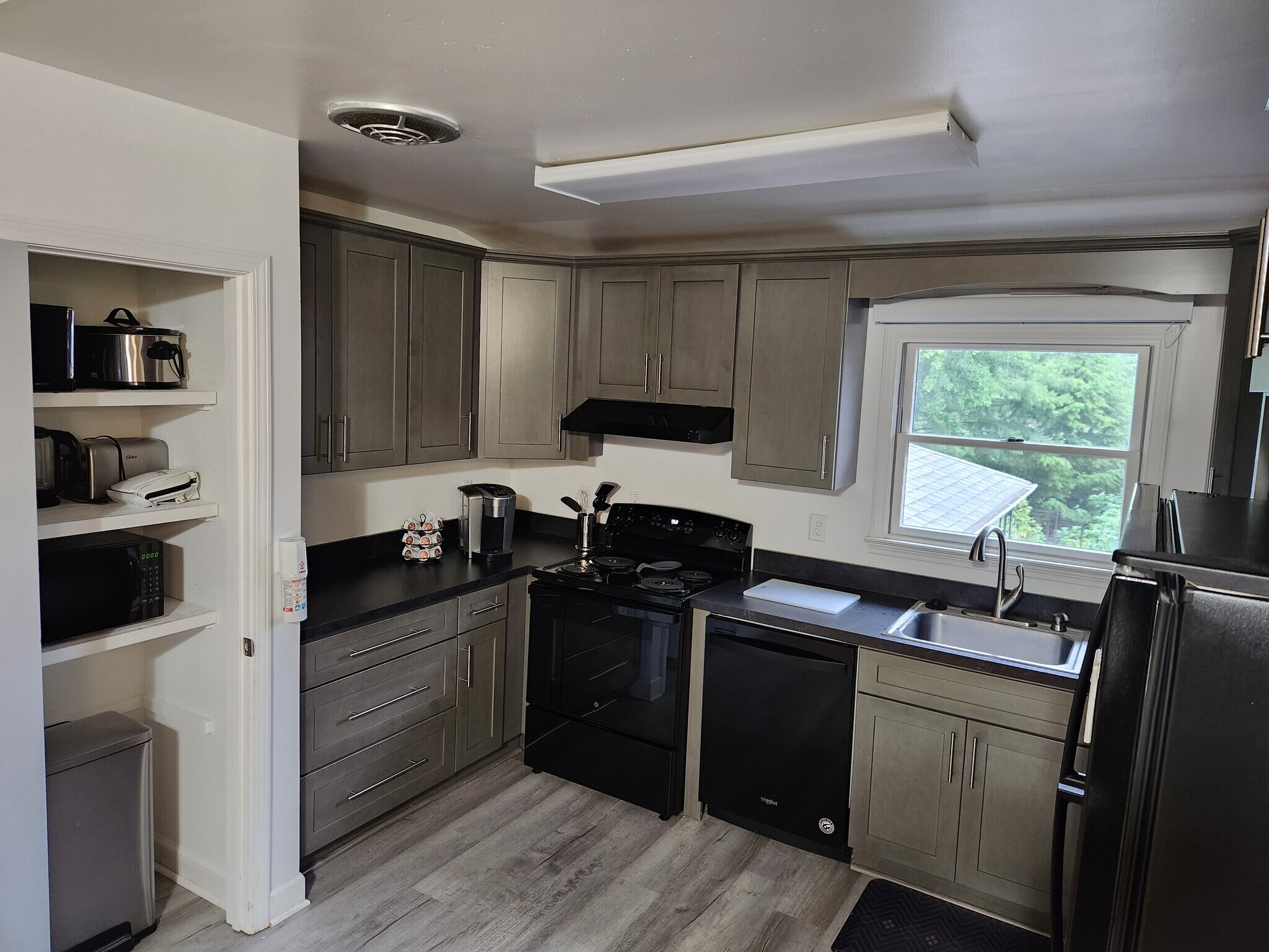 Building Photo - 817 Huntington Rd