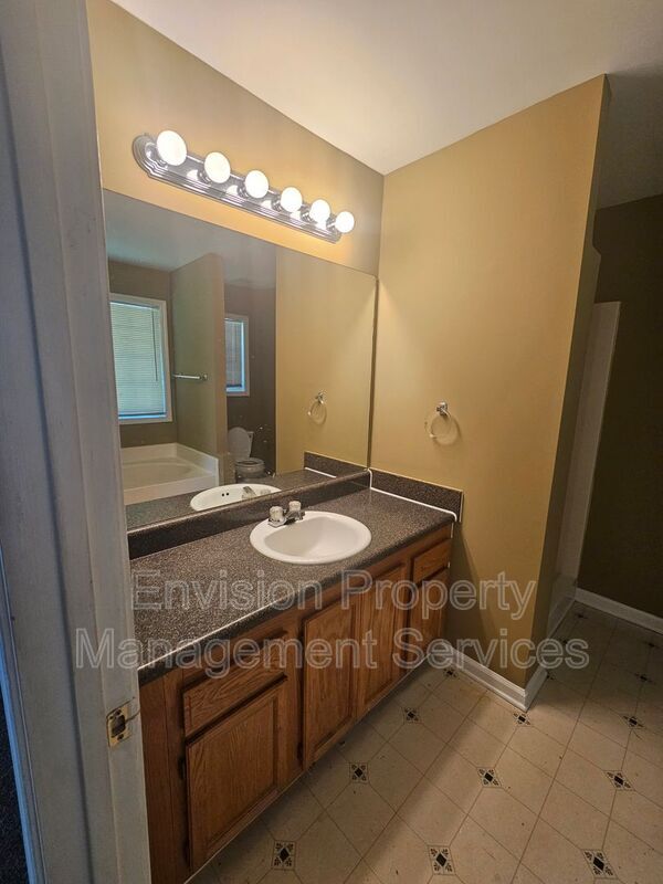 Building Photo - 2738 Old S Dr