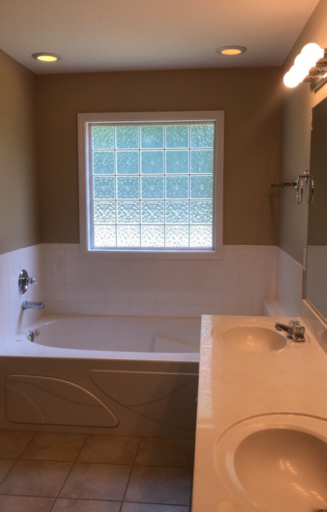 Building Photo - 211 Cullom Way