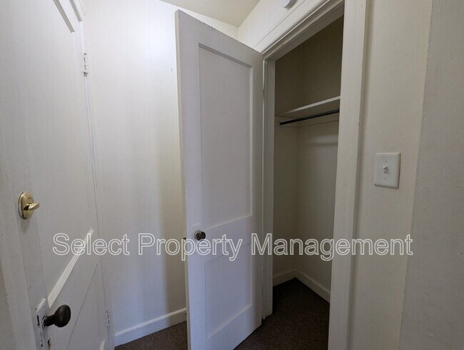 Building Photo - 1235 Stophlet St