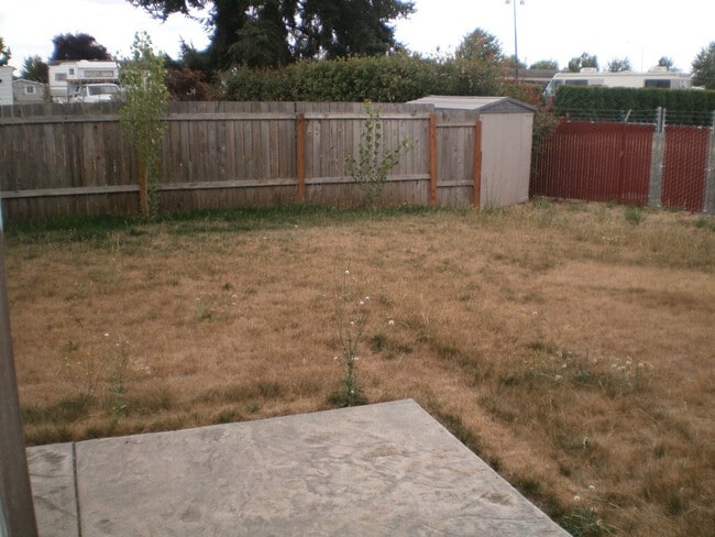 Building Photo - ~Elegant 3 bedroom with Bonus Family Room ...