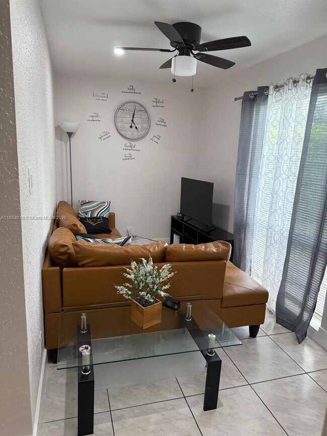 Building Photo - 824 SW 12th Ct