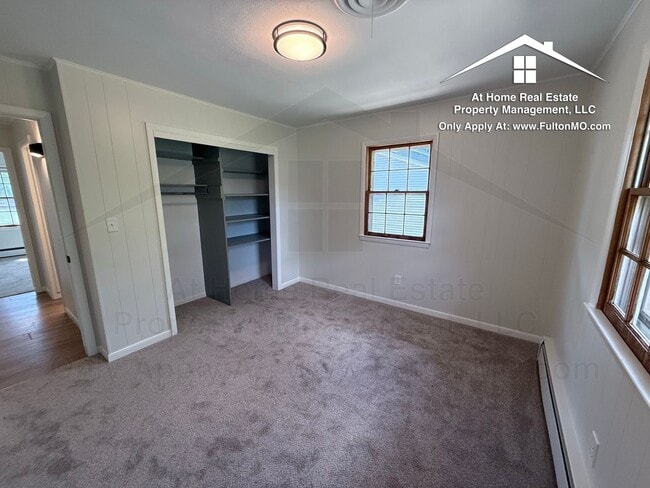 Building Photo - 511 Kleewood Dr