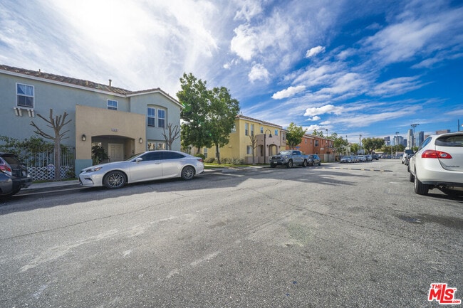 Building Photo - 121 Cancion Way