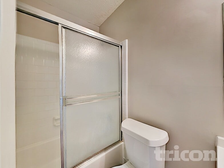 Building Photo - 1305 Old Countryside Cir