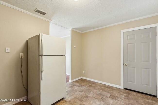 Building Photo - 1254 De Paul Dr