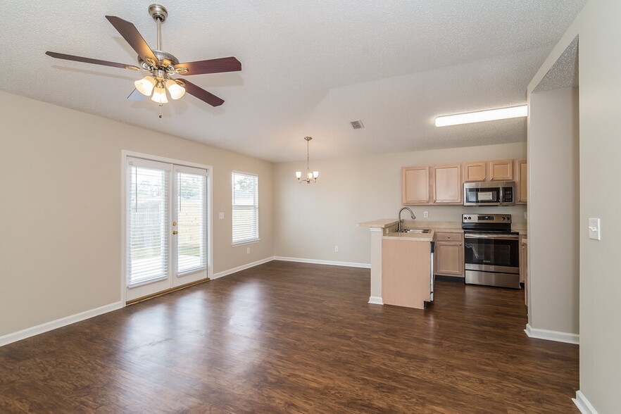 Building Photo - 1125 Buccaneer Blvd