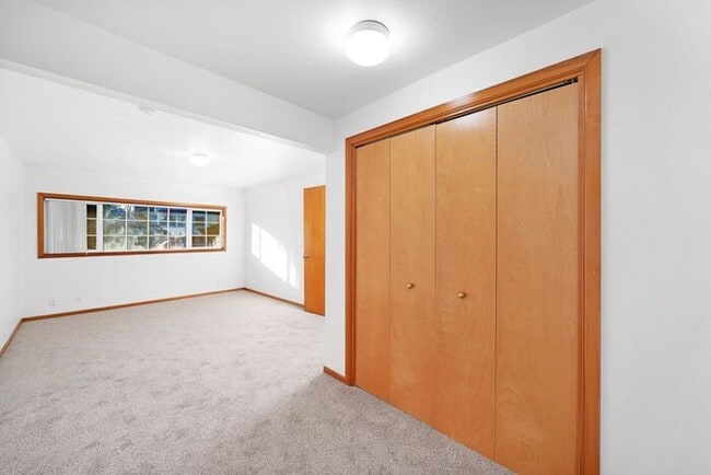 Building Photo - Remodeled 3 bedroom with washer & dryer hook ups