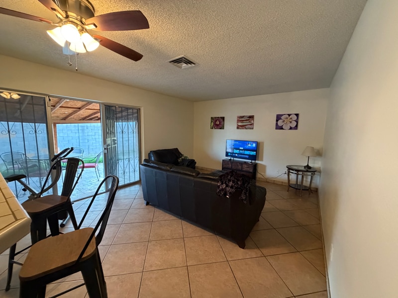 Building Photo - 8119 W Glenrosa Ave