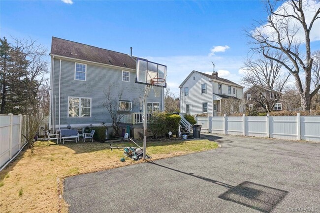 Building Photo - 102 Clinton St