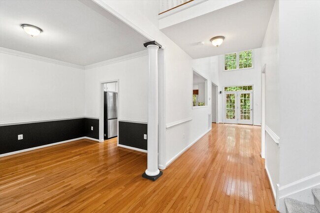Building Photo - 4107 Lakeview Pkwy
