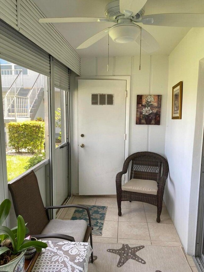 Building Photo - 579 Normandy Ln