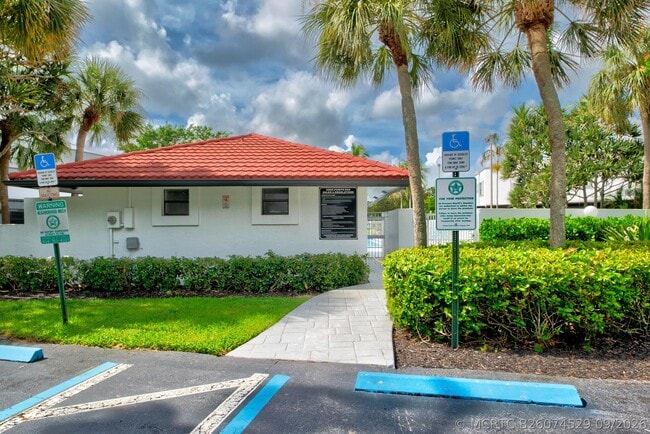 Building Photo - 367 NW 36th Ave