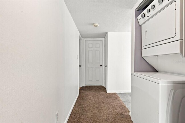Building Photo - 570 Bahia Cir