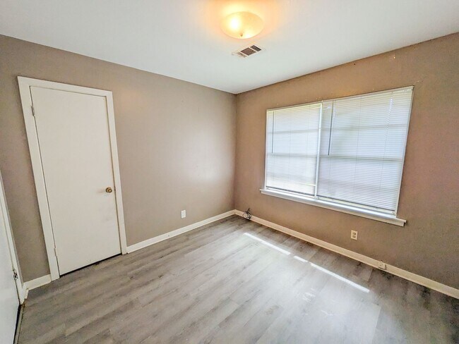 Building Photo - 436 Gardenia Ave