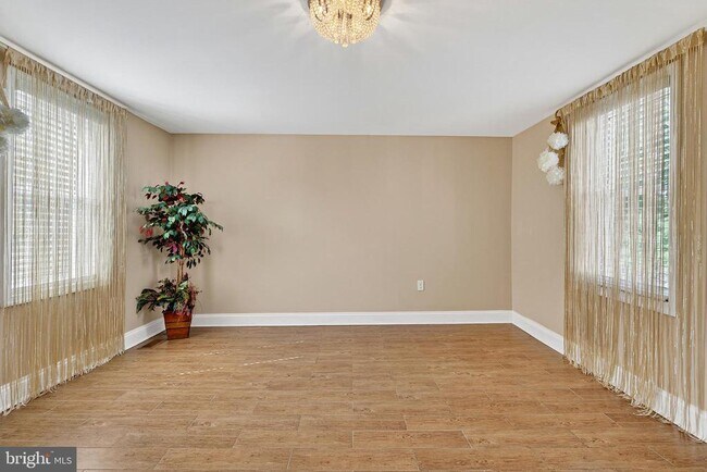 Building Photo - 426 Main St