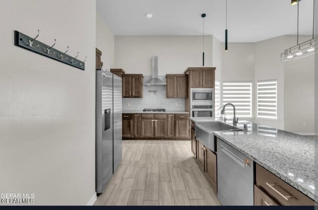 Building Photo - 13729 Lago Vista Ave