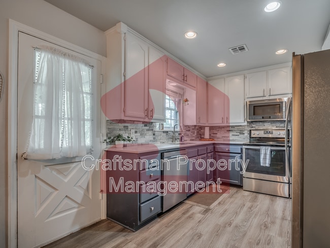 Building Photo - 2024 NW 45th St