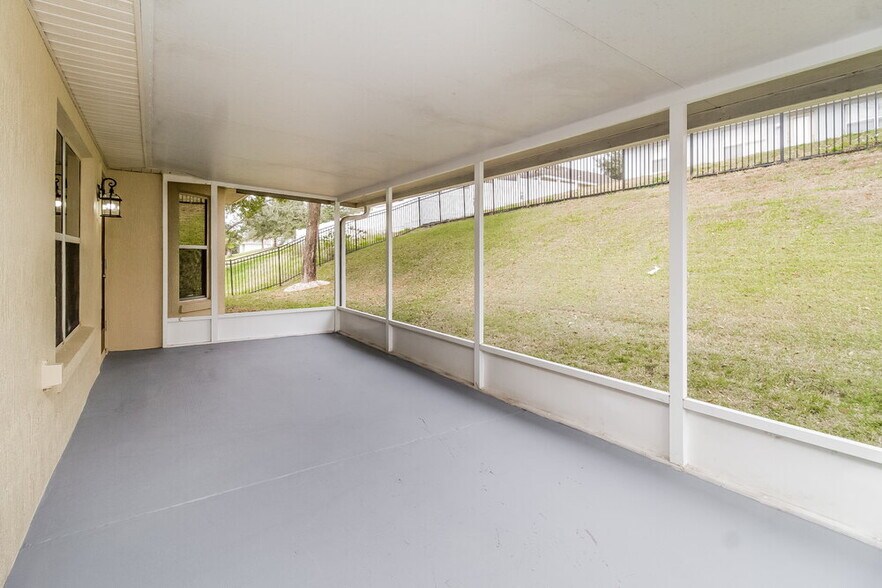 Building Photo - 1923 Southern Oak Loop