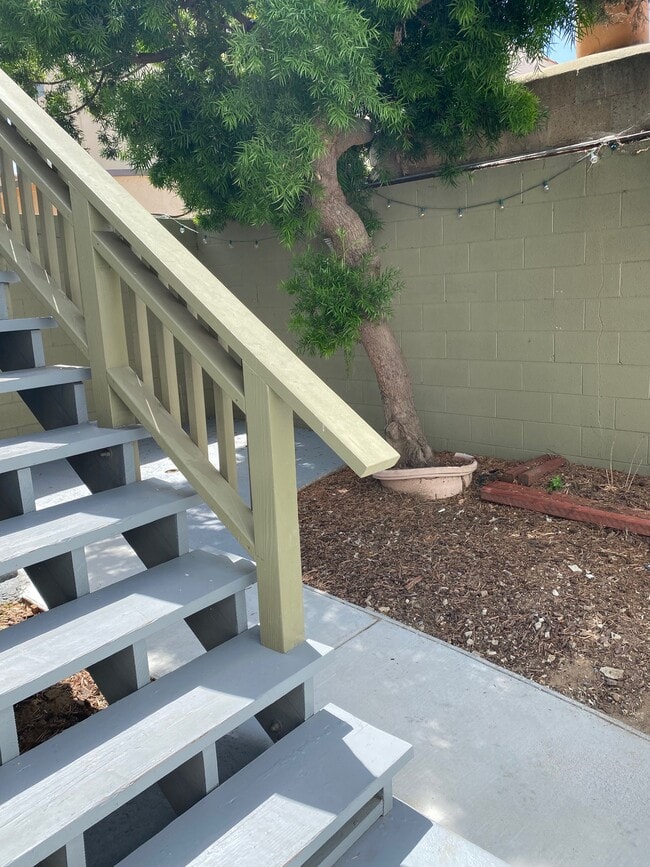 stair case and common area - 405 N Broadway