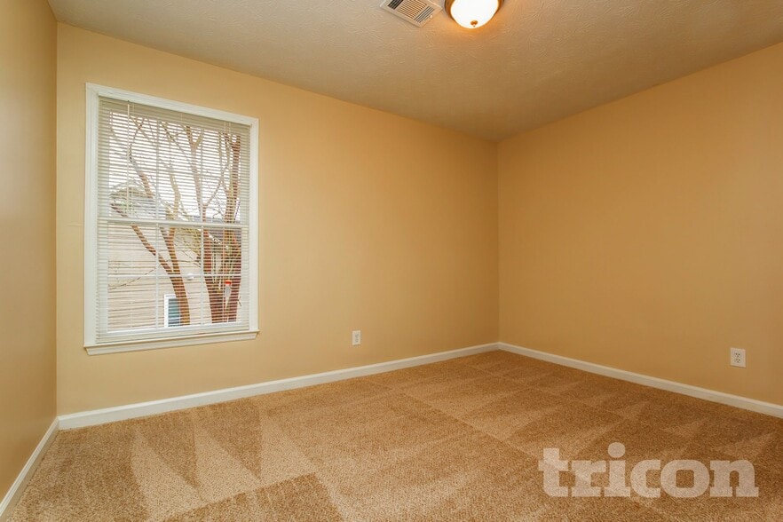 Building Photo - 636 Fair Harbor Dr