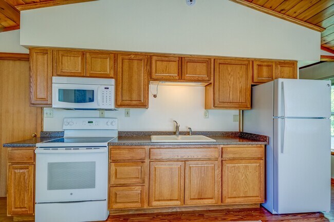 Building Photo - 839 S Hazzle Ct