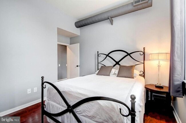 Building Photo - Gorgeous Canton Shipyard 2bd/2ba Condo w/ W/D, Parking Spot and more! Available now