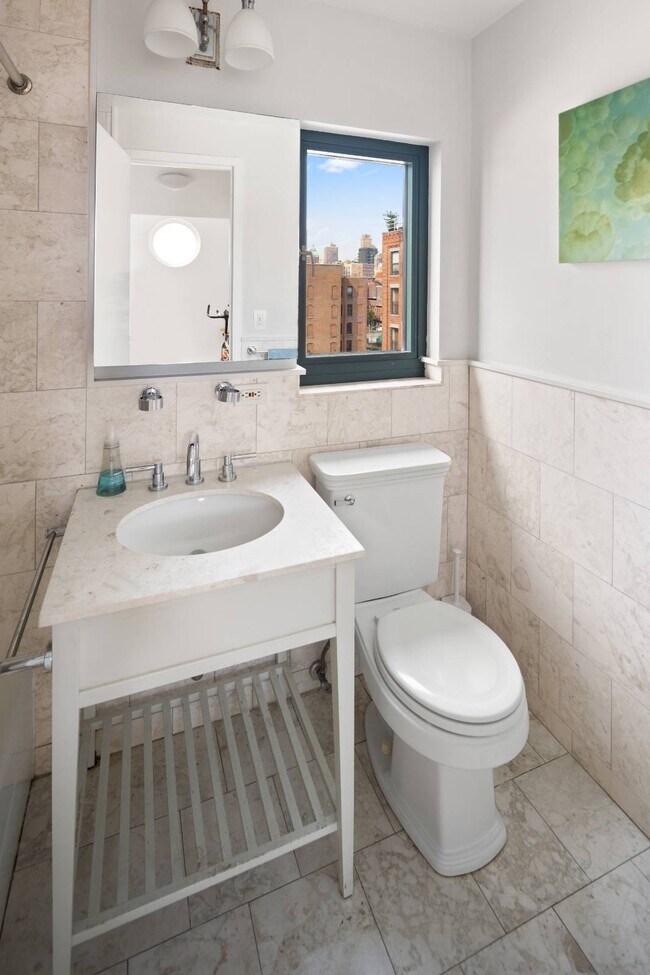 Building Photo - 42 Tiffany Pl