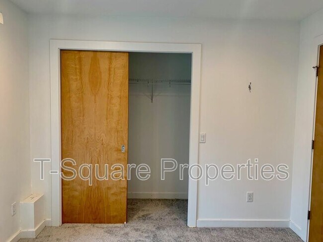 Building Photo - 3905 SW Findlay St