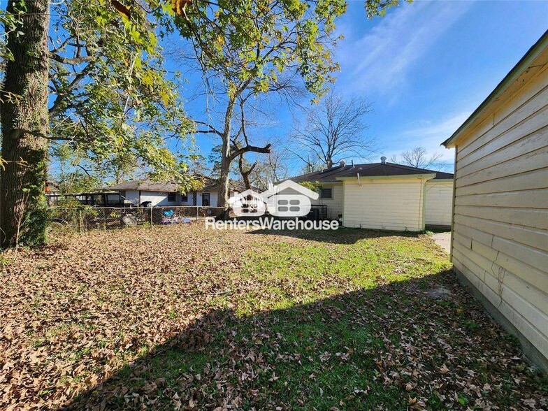 Building Photo - 7937 Oak Knoll Ln