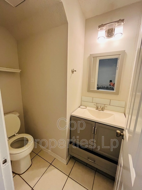 Building Photo - 6319 Waddesdon Wood