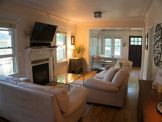 Living Area - 2520 Bluff St