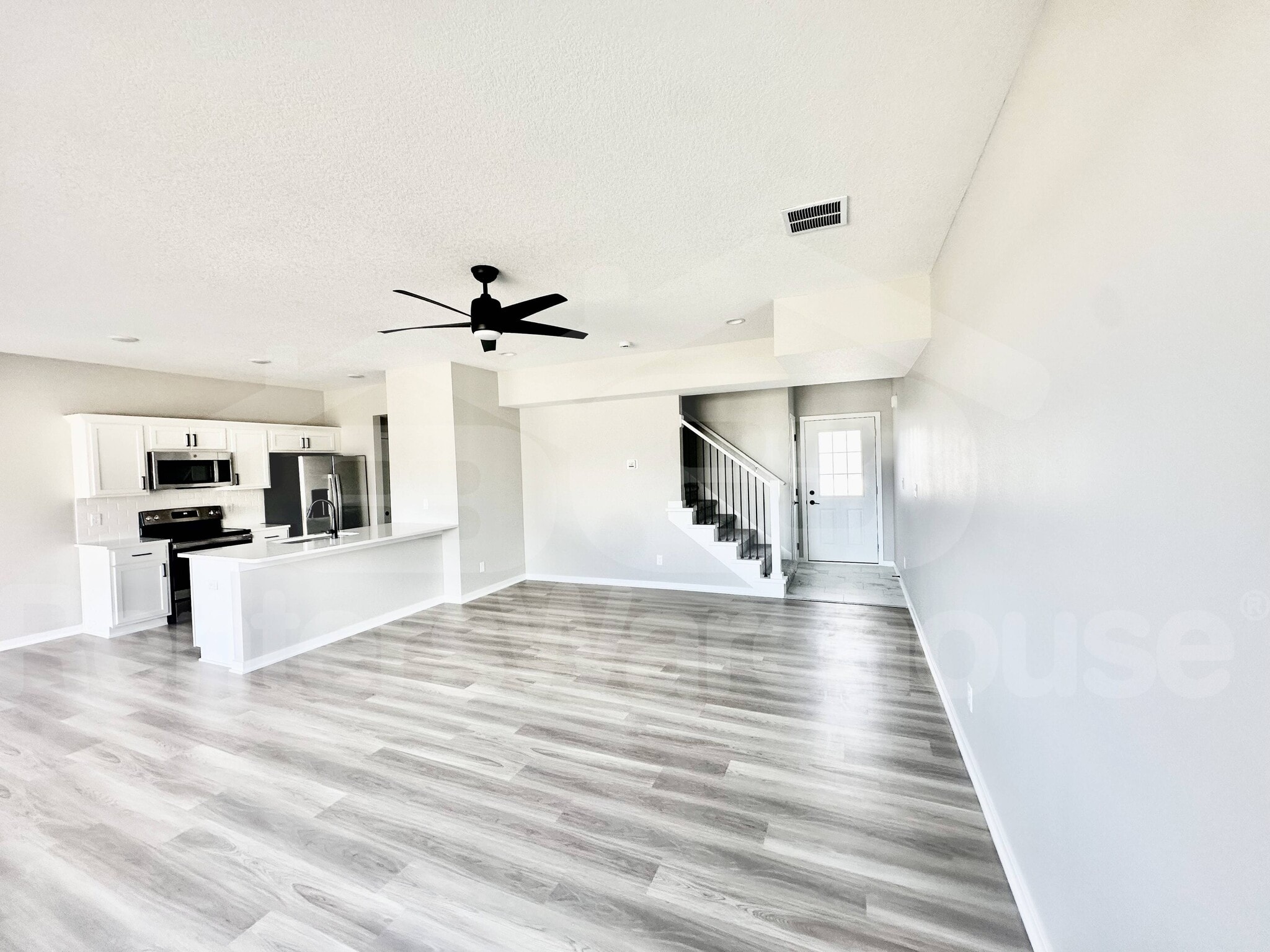 Building Photo - 7000 Lake Hill Dr