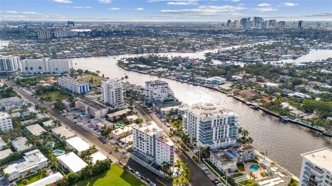 Building Photo - 720 Bayshore Dr