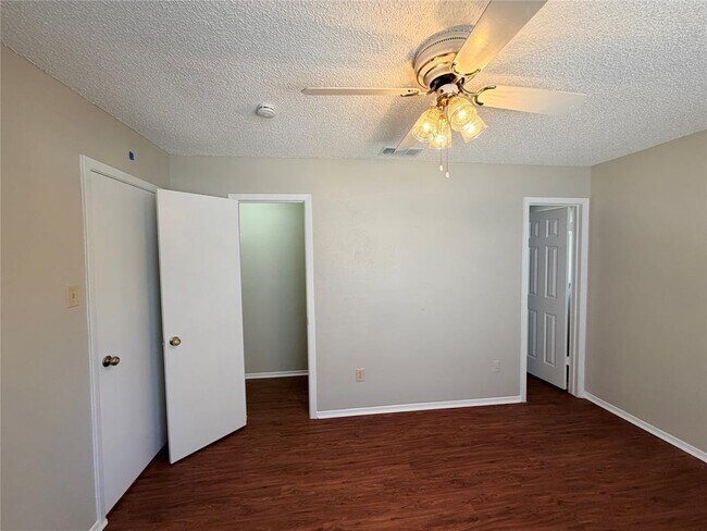 Building Photo - 12102 Arrowwood Dr