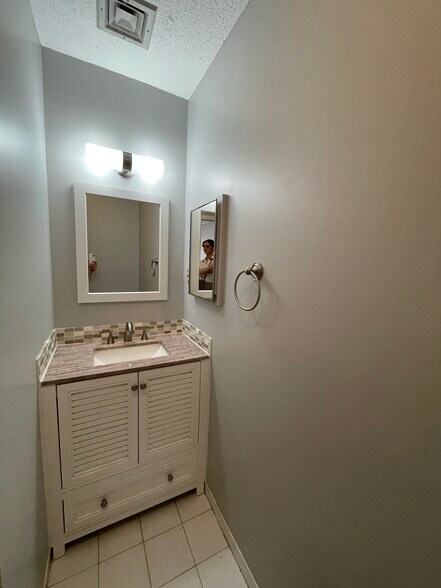 Building Photo - 1850 Beacon St