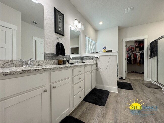 Building Photo - Stunning 4 Bedroom Home in Hillwood Estates, Crestview!