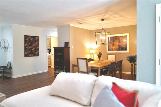 Building Photo - 3000 Townbluff Dr