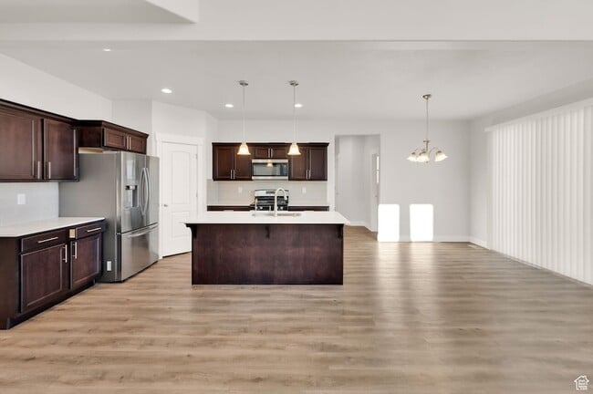 Building Photo - 106 N Midland Dr