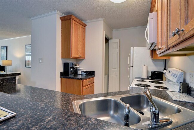 Building Photo - 109 Stratford Dr