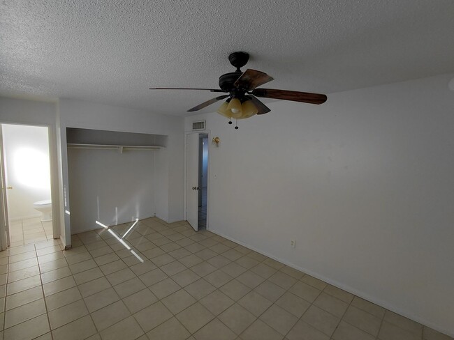 Building Photo - Spacious 3-Bedroom Home